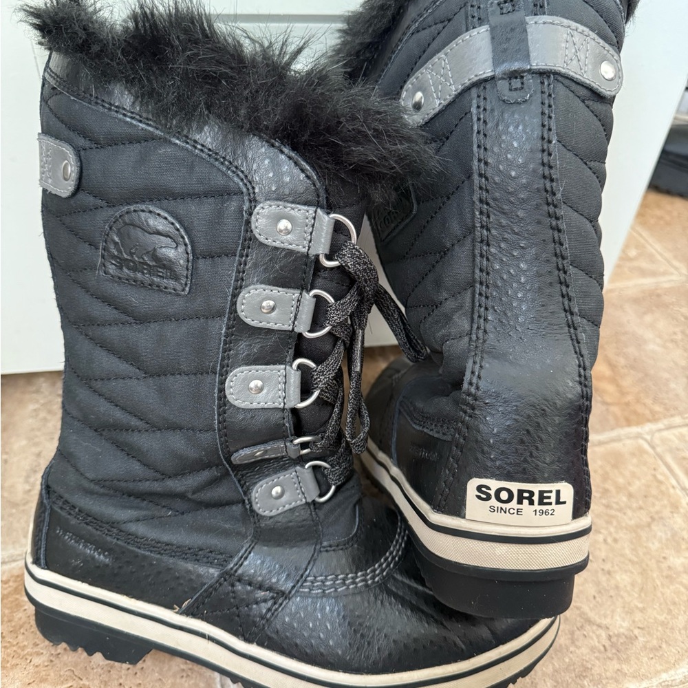 Sorel Quilted Black Winter Boots